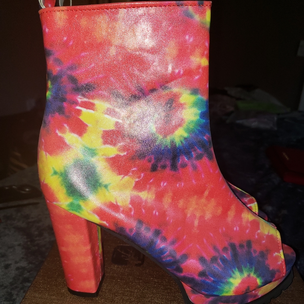 Peeptoe boots